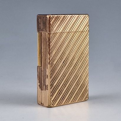 S. T DUPONT - GOLD-PLATED GAS POCKET with...