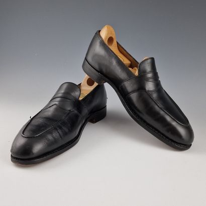 John LOBB - PAIRE DE MOCASSINS 