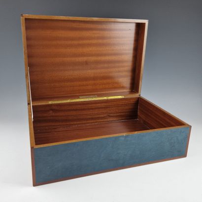 GRAND COFFRET rectangulaire en placage d'érable...