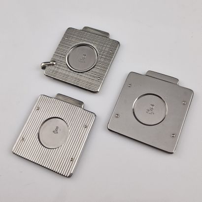 ANONYMOUS - THREE CIGAR CUTTERS in steel

Expert...