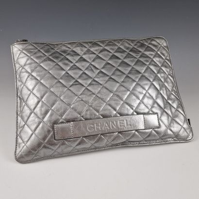 CHANEL year 2016 - 37 cm POCKET in silver...
