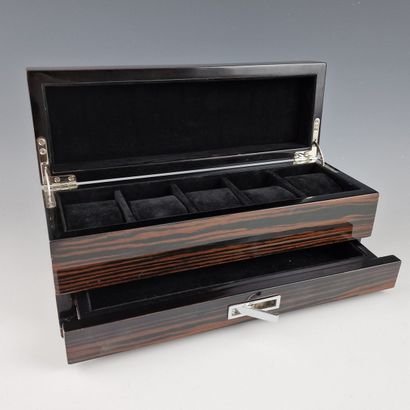 COFFRET POUR CINQ MONTRES ET BIJOUX en placage...