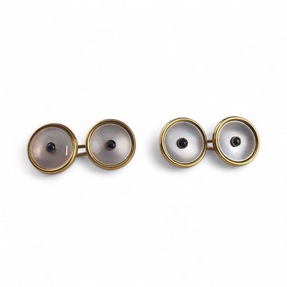 PAIRE DE BOUTONS DE MANCHETTES de la Première...