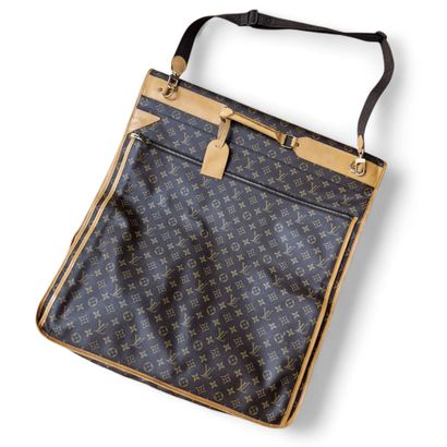 Louis VUITTON - PORTE HABITS cinq cintres...
