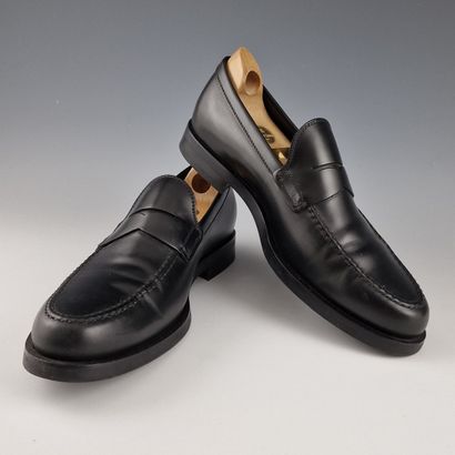 TOD'S - PAIRE DE MOCASSINS en veau noir,...
