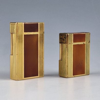 S.T DUPONT PARIS - DEUX BRIQUETS DE POCHE...