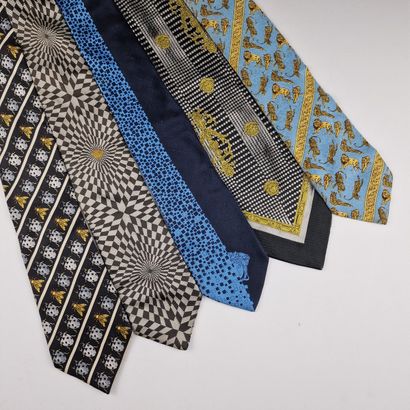 Gianni VERSACE - LOT COMPOSE DE CINQ CRAVATES...