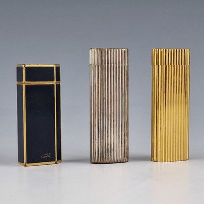 MUST DE CARTIER - DEUX BRIQUETS DE POCHE...