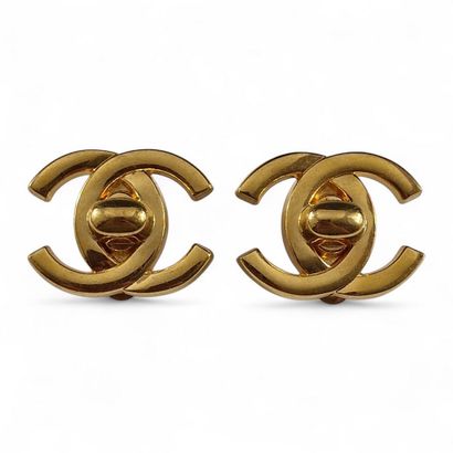 CHANEL X Karl Lagerfeld - Collection Prêt-à-porter...