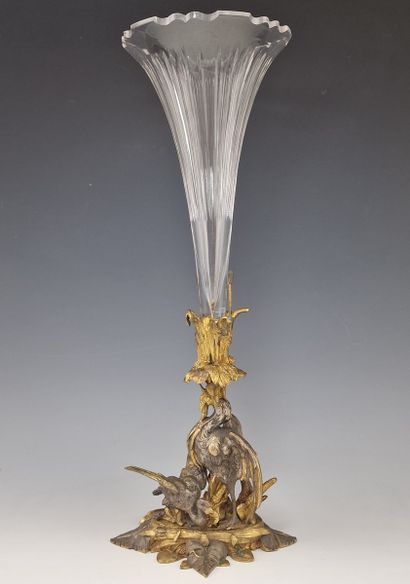 TABLE BOUQUETIERE in gilt and silvered bronze...