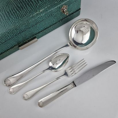 MENAGERE DE COUVERTS ET DE COUTEAUX 61 PIECES...