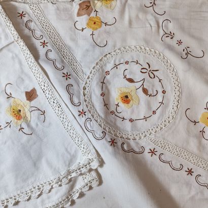 TWO ROUND NAPPES of two sizes in white linen...