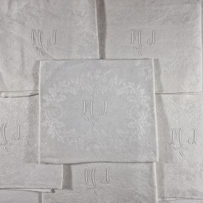 SET OF 11 BEAUTIFUL SERVIETTES in white linen...