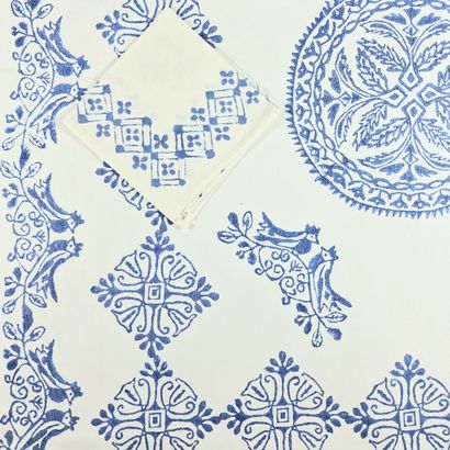 RECTANGULAR NAPPE AND 10 TOWELS in white...