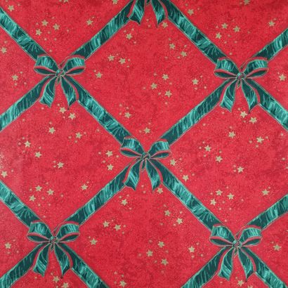 LARGE ROUND CHRISTMAS NAPPE in shaded red...