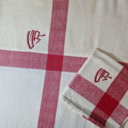 RECTANGULAR NAPPE AND 9 TOWELS in white and...