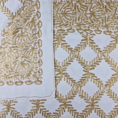 LARGE RECTANGULAR NAPPE in white linen -...