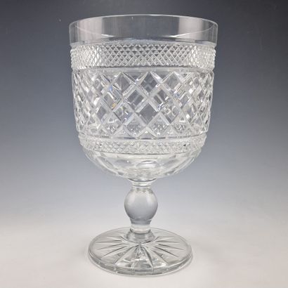 LARGE GLASS SHAPED VASE in white crystal...