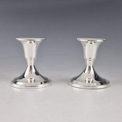 CHRISTOFLE - PAIRE DE PETITS BOUGEOIRS DE...