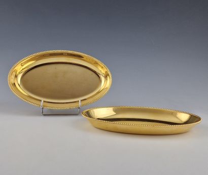 PAIR OF OVAL CUPS in silver-plated metal...