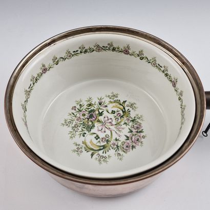 COUVERED CASSEROLE SHAPED BLOWWARE PLAT by...
