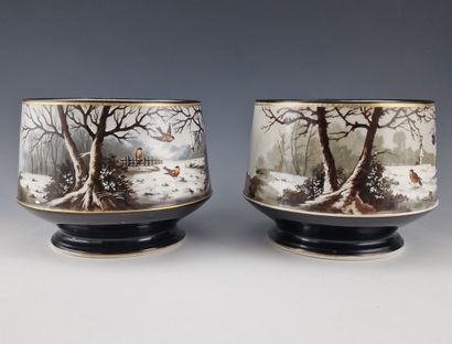 PAIR OF CACHE-POTS POUVANT USAGE DE JARDINIERES...