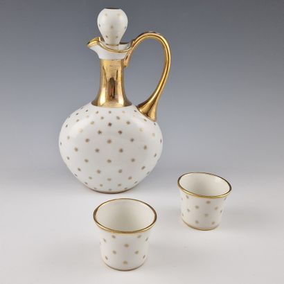 7 PIECES LIQUEUR SERVICE in white and gold...