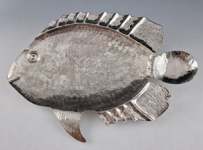 FISH SHAPED CUP in hammered silver-plated...