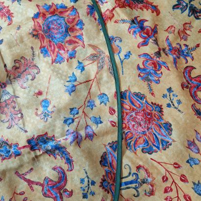 OVAL NAPPE in modern polyester silk with...