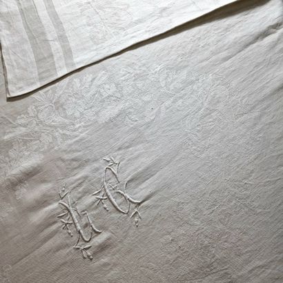 LARGE AND BEAUTIFUL RECTANGULAR NAPPE in...