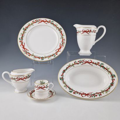 ROYAL WORCESTER - HOLLY RIBBONS MODEL - TABLE...