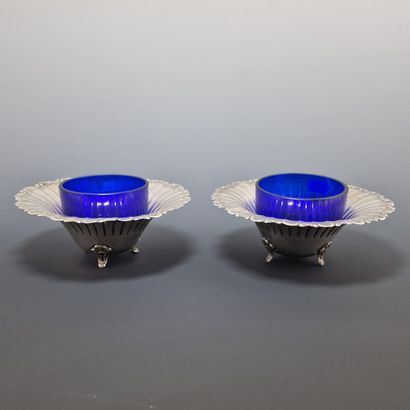 PAIR OF SMALL ROUND TABLE CANDLES (assemblage)...
