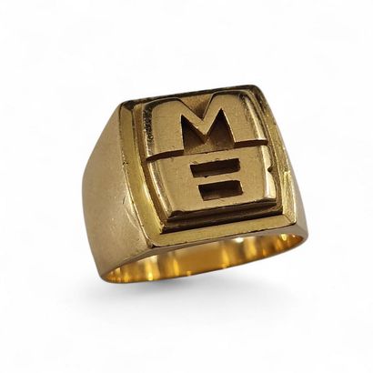 BAGUE CHEVALIERE D'HOMME de la Seconde Moitié...