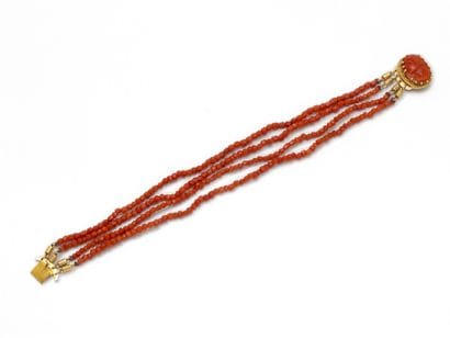 BRACELET composed of 4 rows of faceted coral...