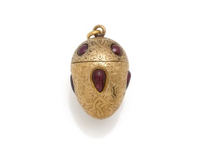 DELICAT PENDANT in 750 thousandths gold holding...