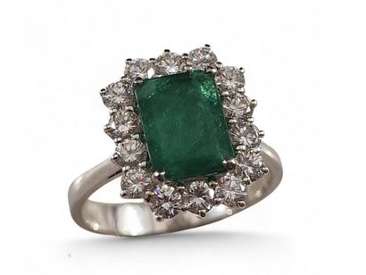 BAGUE MARGUERITE en or gris 750 millièmes...