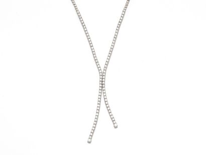 COLLIER CRAVATE en or gris 750 millièmes,...