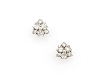 PAIR OF EARRINGS in 750 thousandths white...