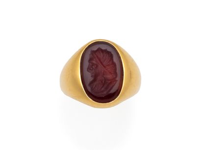 IMPORTANTE BAGUE CHEVALIERE en or 750 millièmes,...