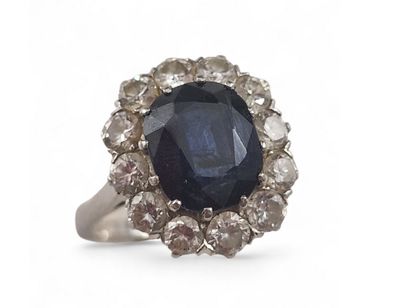BAGUE MARGUERITE en or gris 750 millièmes...