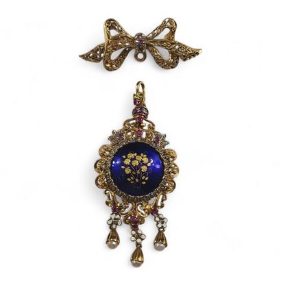 DELICATE BROCHE PENDENTIF en or 750 millièmes...