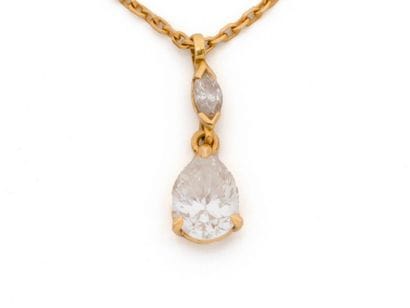 COLLAR in 750 thousandths gold, holding a...