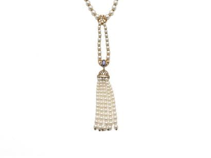 COLLAR composed of a slight drop of cultured...