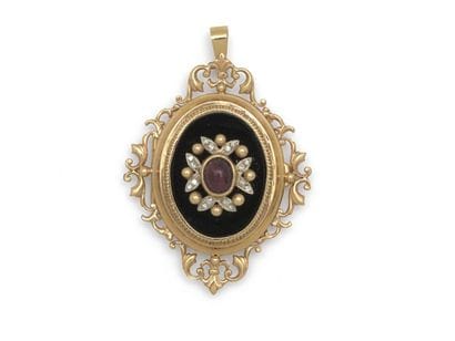 750 thousandths gold PHOTO HOLDER PENDANT...