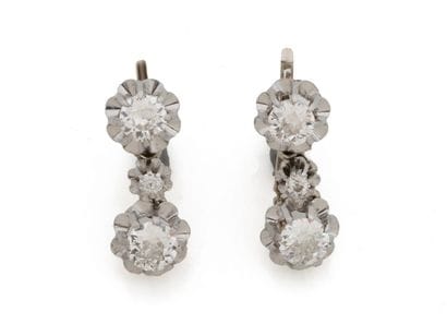 PAIR OF EARRINGS in 750 white gold and 850...