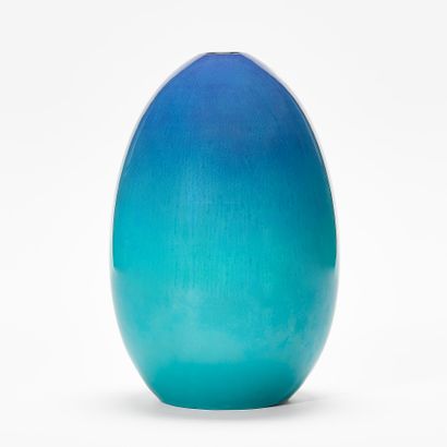 MUSARRA 20th Century
EGG VASE
Blue shaded...