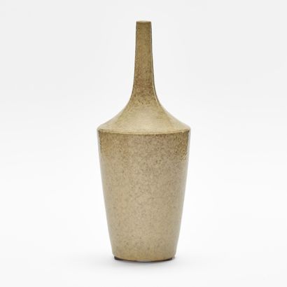 MUSARRA XXth Century
BOTTLE
Ivory glazed...