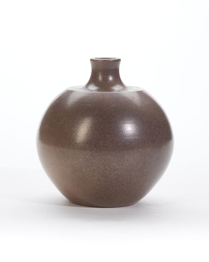 MUSARRA 20th Century
BALL VASE
Taupe glazed...