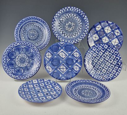 Robert PICAULT (1919-2000)
Set of 8 ASSIETTES
Glazed...