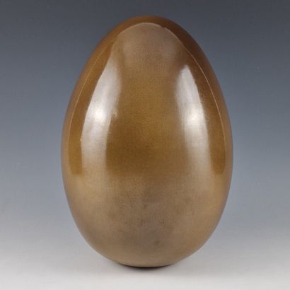 EGG SCULPTURE 
Glazed ceramic
Signed
H. 33...